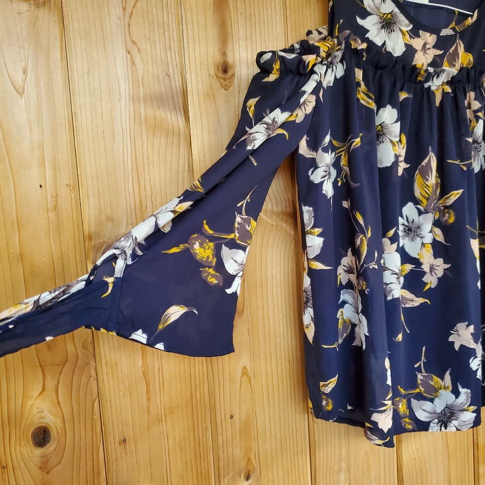 Blouse - Picture 3 of 6